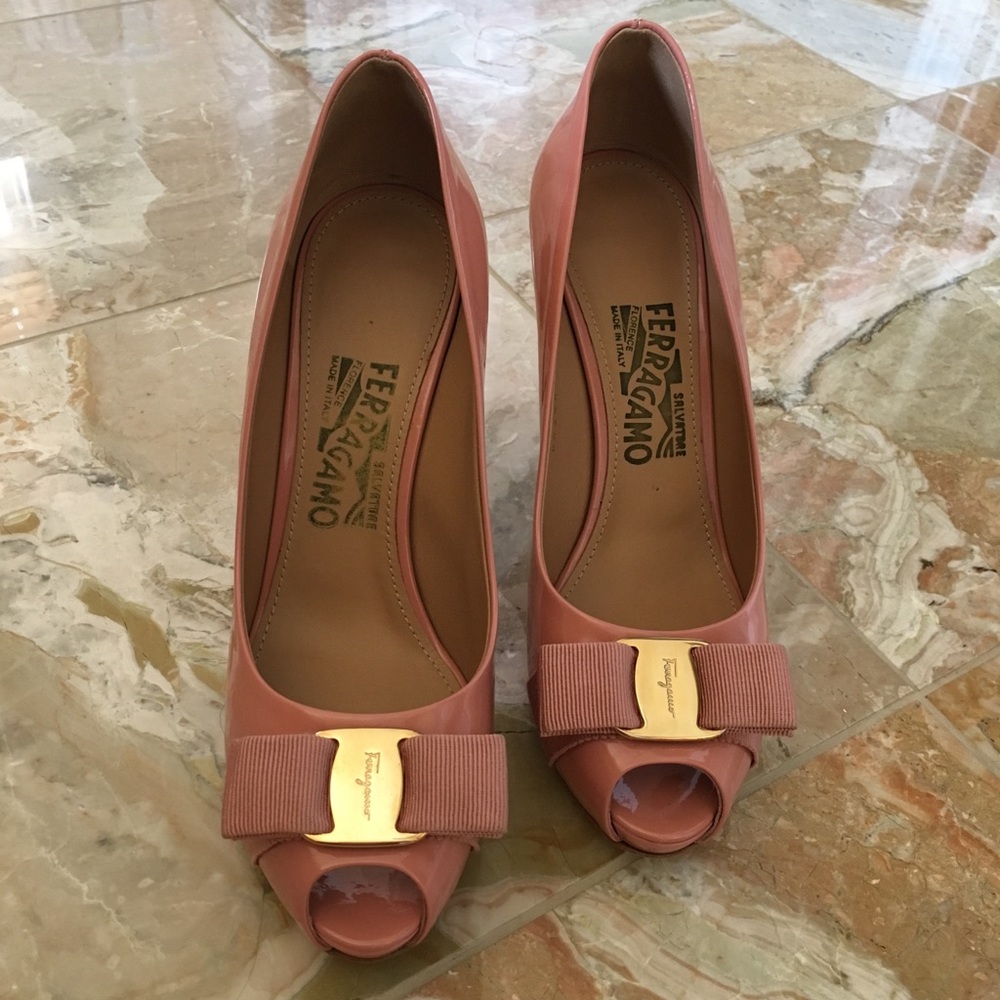 Salvatore Ferragamo Peep toe Pumps